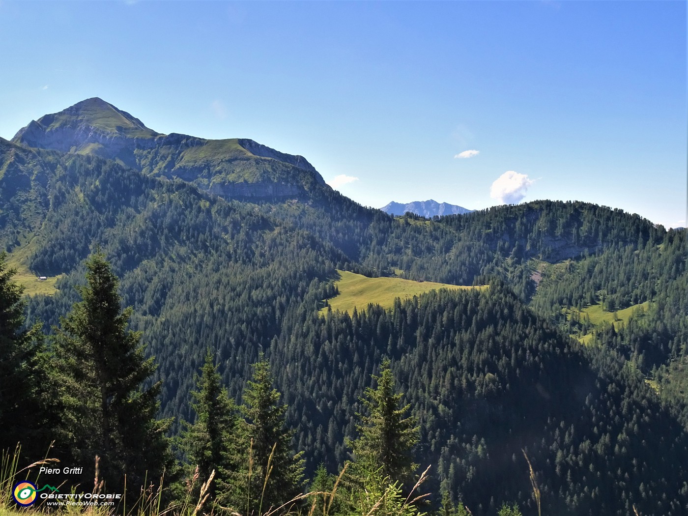 17 Zoom sul percorso di salita in cresta al Monte Cavallo .JPG